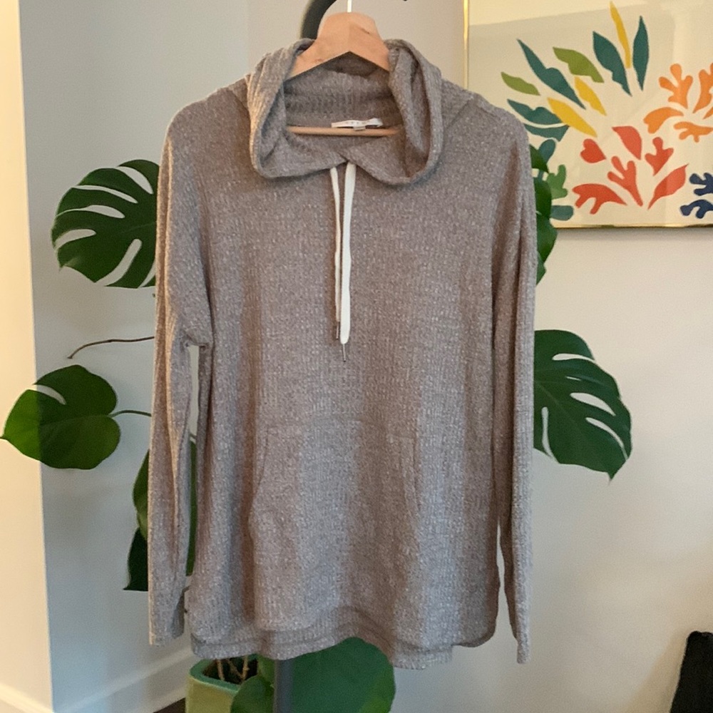Women’s size large Cyrus hooded lightweight pullover